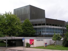 Theater Trier  (By Stefan Kühn (Own work) [GFDL, CC-BY-SA-3.0 or CC BY-SA 2.5-2.0-1.0], via Wikimedia Commons)