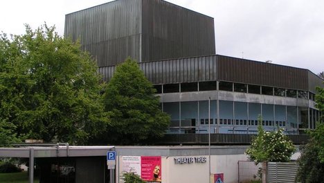 Theater Trier  (By Stefan Kühn (Own work) [GFDL, CC-BY-SA-3.0 or CC BY-SA 2.5-2.0-1.0], via Wikimedia Commons)